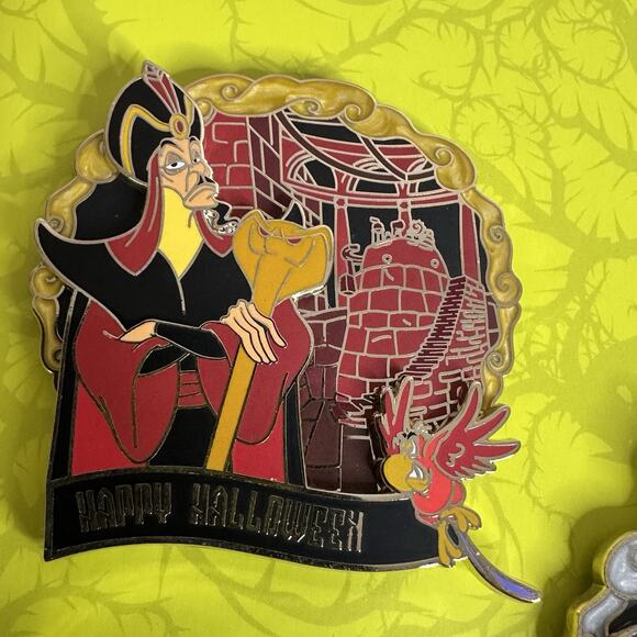 Disney Halloween Villains Lairs 5 Pin Box Set LE 1500 Ursula Hades Maleficent - Picture 9 of 9